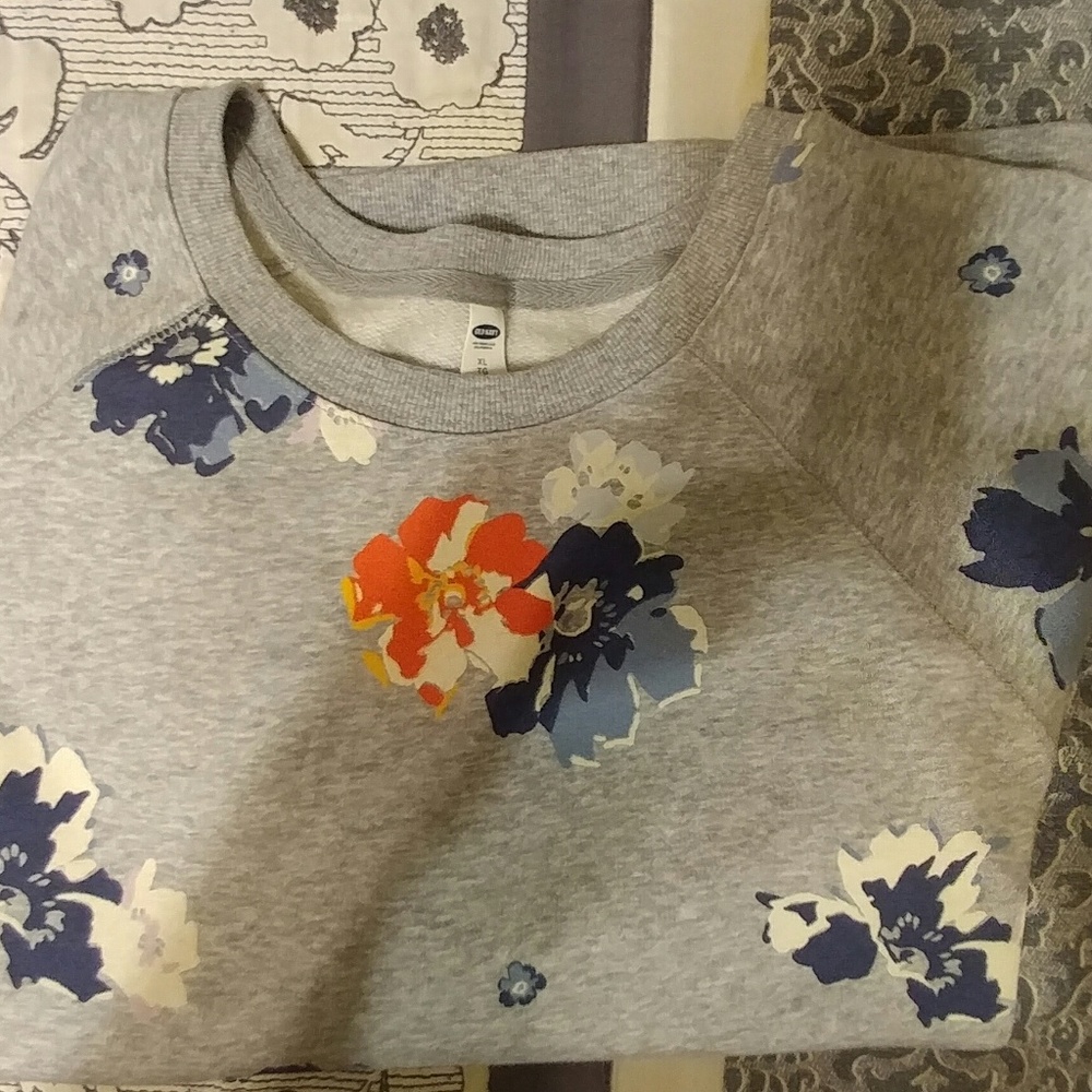 NWT Floral sweatshirt